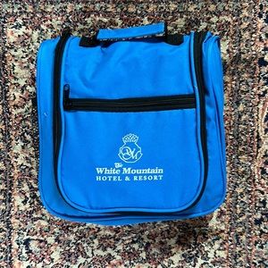 NWOT canvas hanging shaving kit/makeup bag